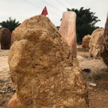 自然之美与都市灵魂 黄蜡石在公园广场地标中的创意运用